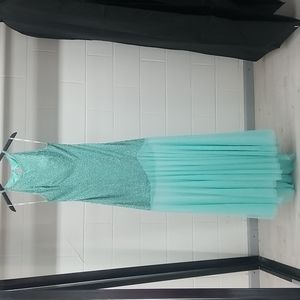 Sheriff Hill Size 8 Mint Green gown